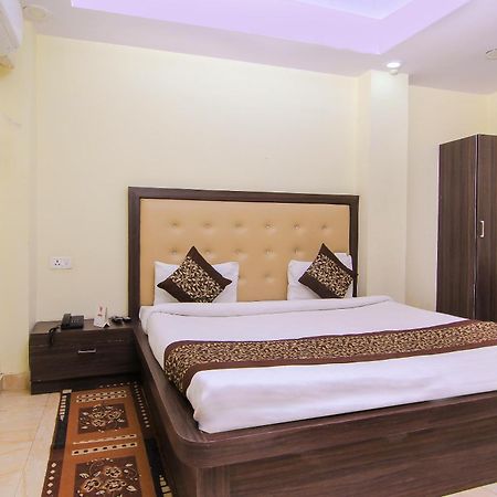 Oyo Flagship Hotel Cz Near Phoenix United Lucknow Extérieur photo